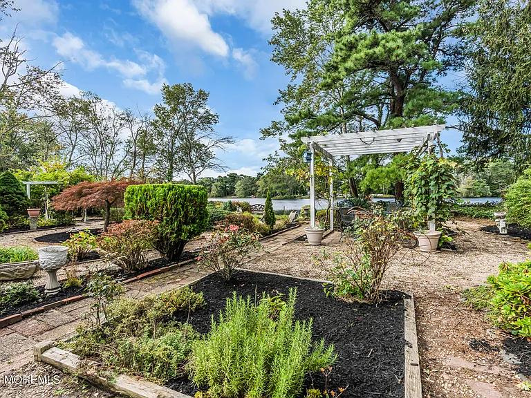 Sale Photo Thumbnail #34