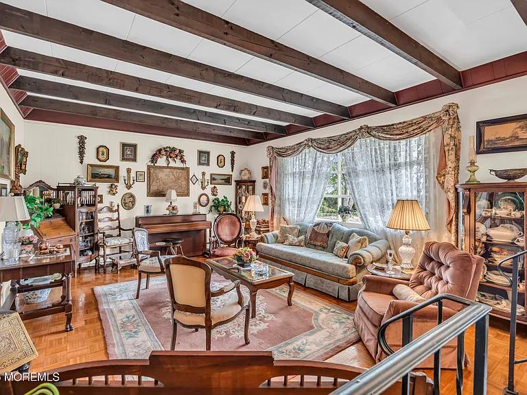 Sale Photo Thumbnail #9