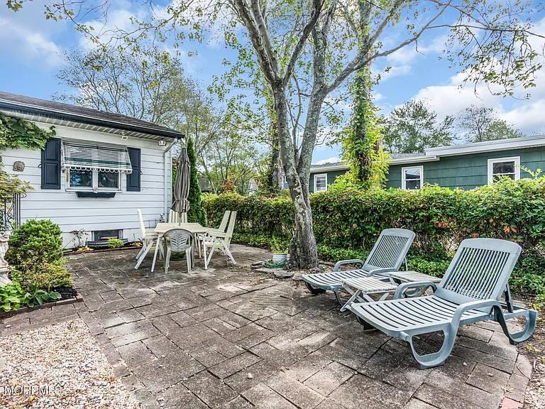 Sale Photo Thumbnail #33