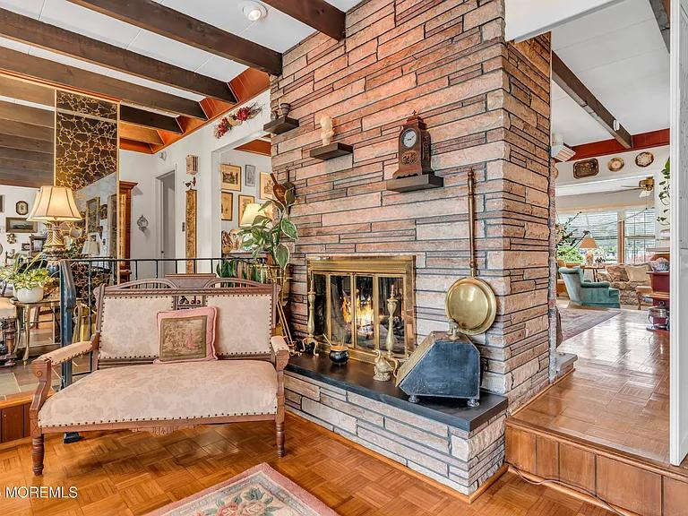 Sale Photo Thumbnail #8