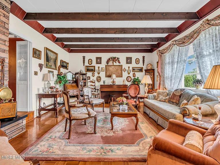 Sale Photo Thumbnail #5