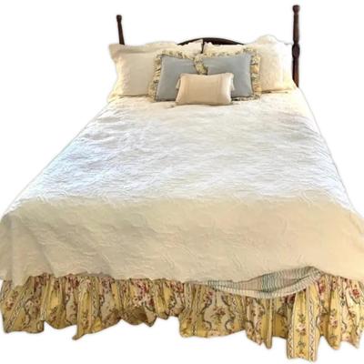 Full Size Bed Set w/ Wooden Headboard 