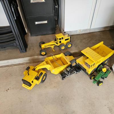 Sale Photo Thumbnail #47: Vintage Tonka Trucks 