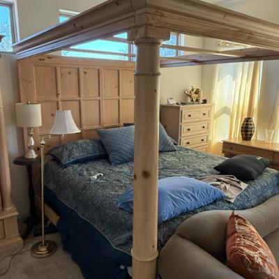 Sale Photo Thumbnail #458: king size bed with massage mattress 