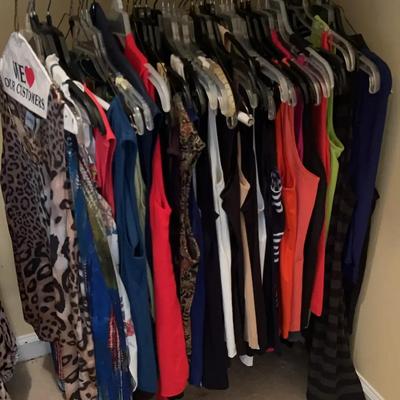 Women’s Sleeveless Tops, Tanks & Undershirts Collection