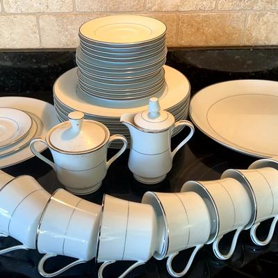 International Fine China “Wedding Ring” Dinnerware Collection