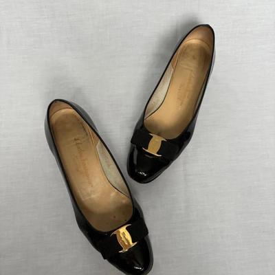 Vintage Ferragamo Black Patent Leather Kitten Heels 