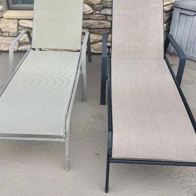 2 Mesh Lounge Chairs