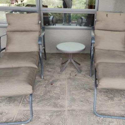 2 Patio Lounge Chairs / 1 Small Side Table 