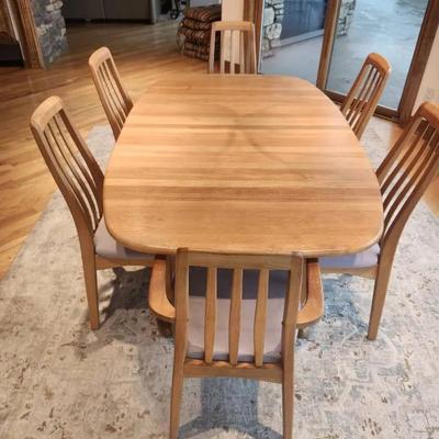 Dyrlund Copenhagen Dining Room Table