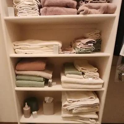 Mystery Lot of Earth Toned Towels, Bath Mats, Bathroom Decor and Aveda Soaps