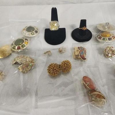 10k Gold Ring & 18kge Ring 