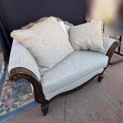“Bernhardt” Victorian-Style Settee 