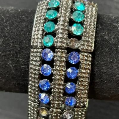Silver Tone Stretch Bracelet 