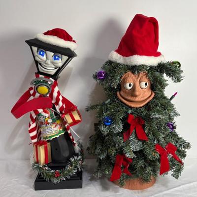 Moving Christmas Weirdness: Singing Lamp Post & Tree