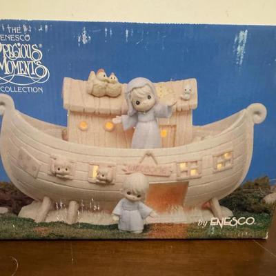 Precious Moments Noah's Ark nightlight figurine set