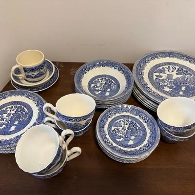 Beautiful set of tableware by Myott Meakin 