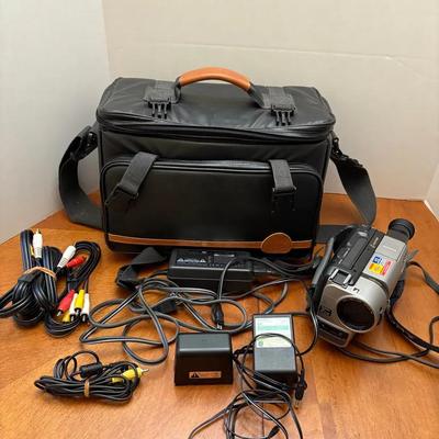 Sony Handycam Vision CCD-TRV62 Camcorder Set