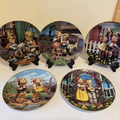 Mj Hummel Little Companions Plates Set Of Five