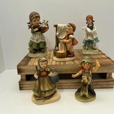 Nice Mix Lot Of Figurines 