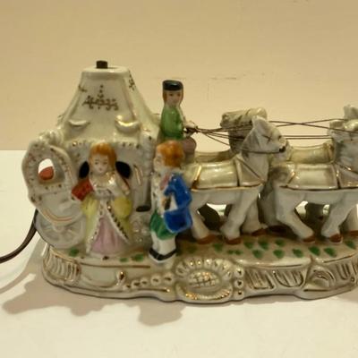 Schor Parcraft Victorian horse-drawn carriage lamp/night light