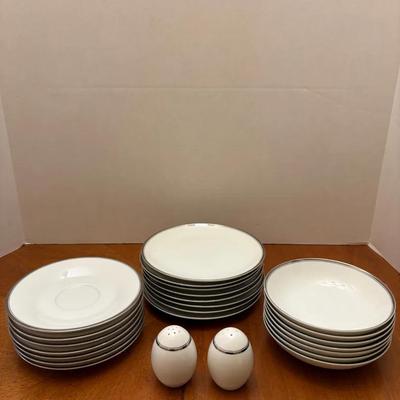 International Fine China Elegance 6035 Plates with Salt and Pepper Shakers, Set of 20