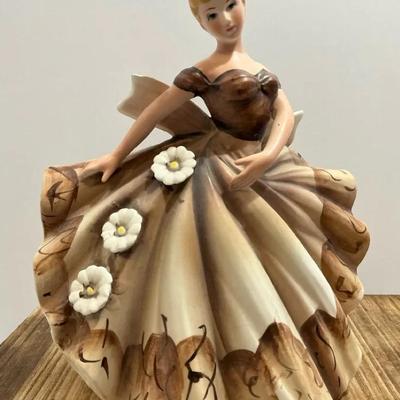 Lefton Company Gorgeous Figurine 