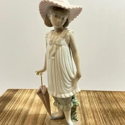 LLadro April Showers Figurine