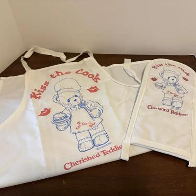 Cherished Teddies Kiss The Cook, Apron And Oven Mitt