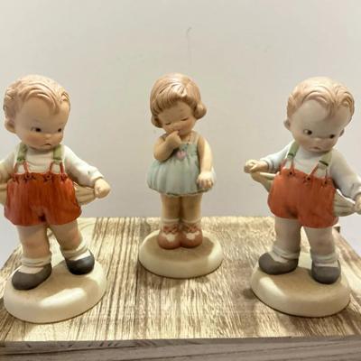 Enesco Memories Of Yesteryear  Figurine A Lot Of Three