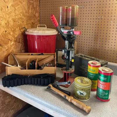 MEC 600 Jr. Shotgun Shell Reloader with Powder Cans, Components & Accessories