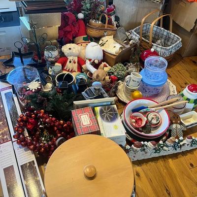 Christmas Décor & Kitchenware Featuring Longaberger Baskets