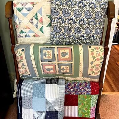 Wooden Spindle Quilt Rack with Five Quilts