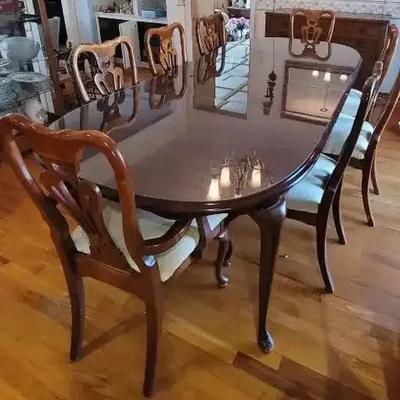 Large Mid-Century Modern Mahogany Dining Table with 8 Chippendale-Style Chairs
