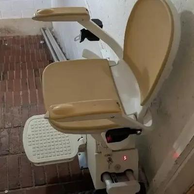 Acorn Electric Stair Lift with Rail and Grab Bar