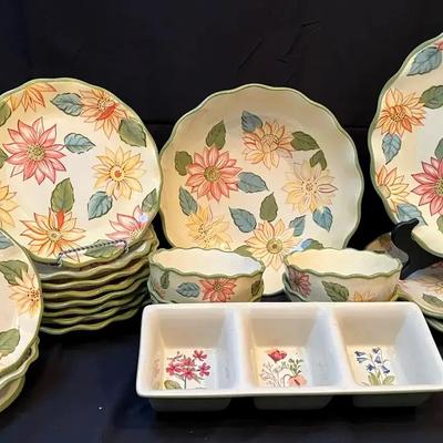 Longaberger Sunflower Pattern Dinnerware Collection with Mikasa “Garden Terrace” Crystal Vase