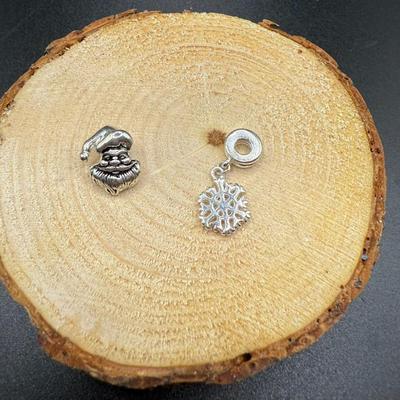 (2) 925 Silver Winter / Christmas Charms- Snowflake & Santa - 8.27 Grams
Lot #: 44
