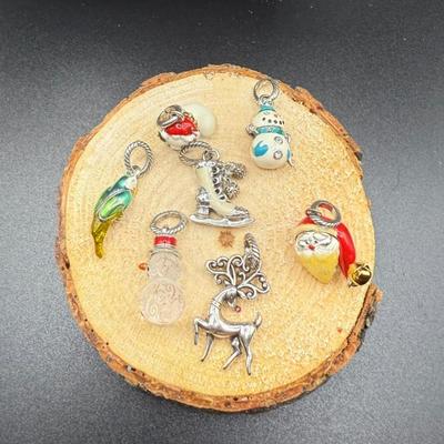 Lot (7) Brighton Charms- Winter, Christmas & Parrot
Lot #: 85