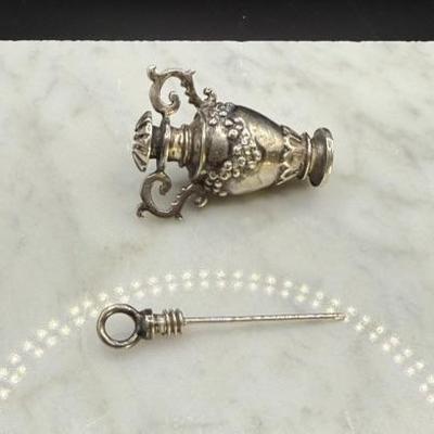 925 Silver Handled Urn Perfume Pendant- 13.94 Grams
Lot #: 51