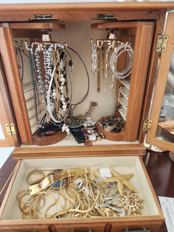 Sale Photo Thumbnail #262