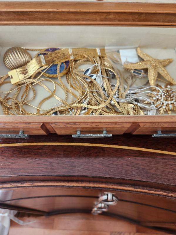 Sale Photo Thumbnail #261