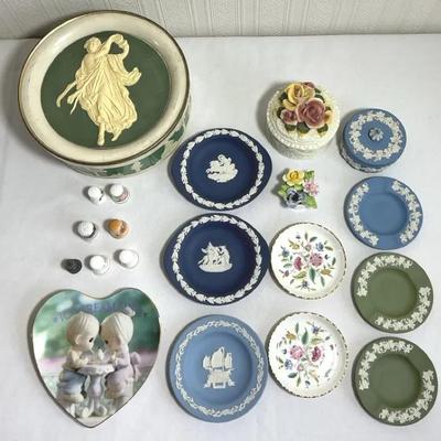 Assorted Wedgwood-Style Trinket Plates, Floral Porcelain & Decorative Collectibles Lot