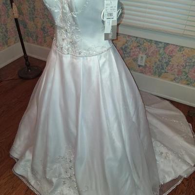 Oleg Cassini Wedding Gown NEW