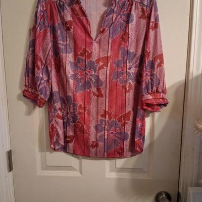 Sale Photo Thumbnail #37: 1970s Floral Print 3/4 sleeve top