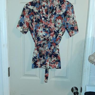 Sale Photo Thumbnail #40: 1970s Top with belt in MCM Floral Pattern 