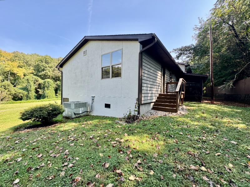 Sale Photo Thumbnail #23