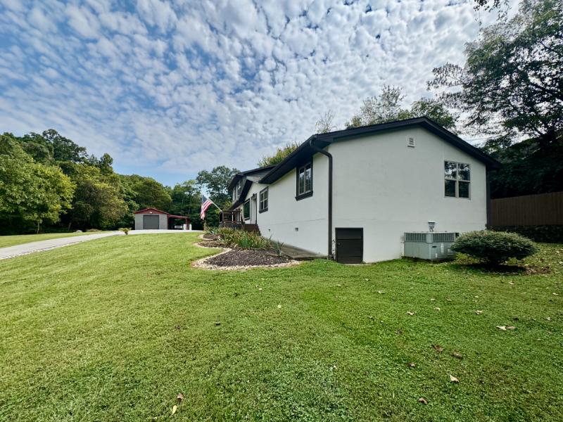 Sale Photo Thumbnail #18