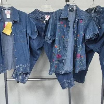 Women's Denim Capri Sets Sizes Medium By Quacker Factory and Studio West