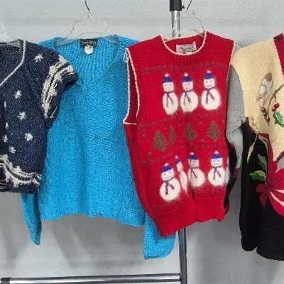 Women's Holiday Sweaters Sizes Medium By Liz Claiborne Storybook Knits Peggy Head