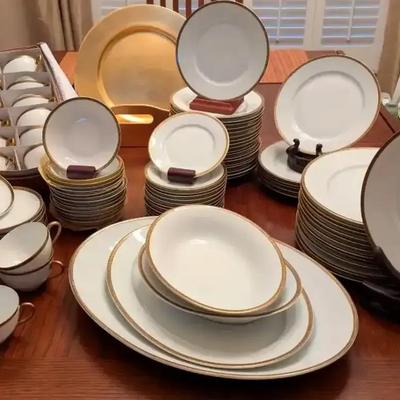 Hutschenreuther “Key” Pattern Fine China Service – Extensive Set with Gold Chargers